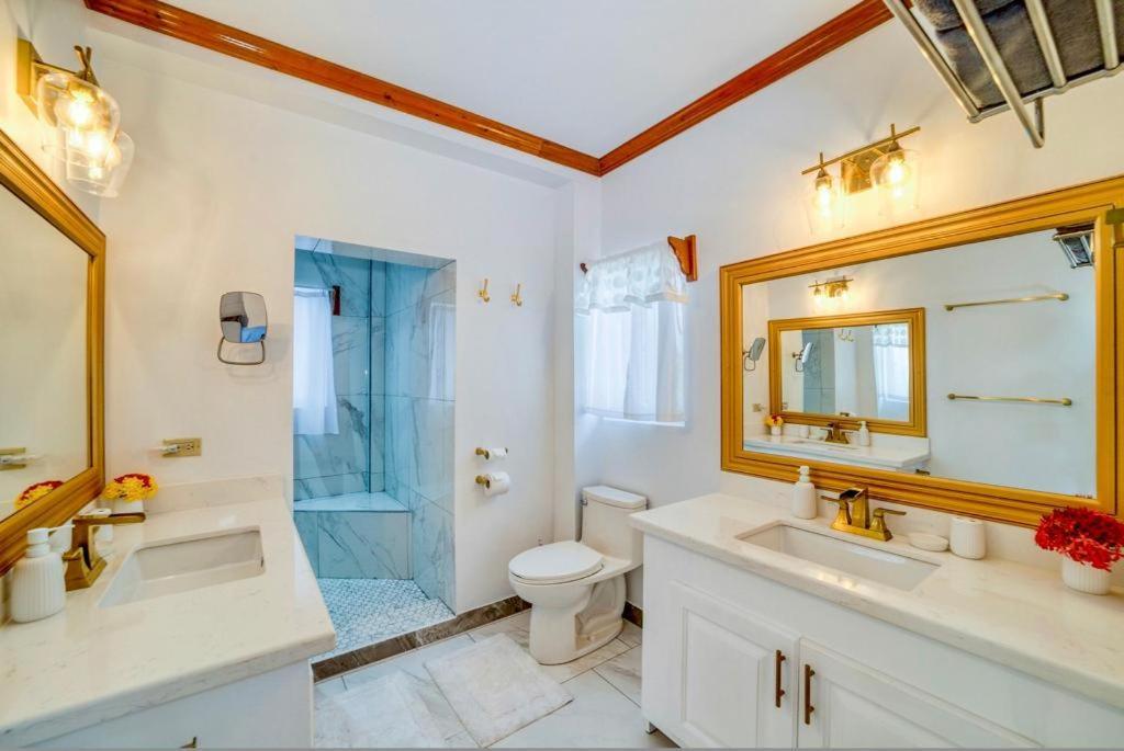 Miramar Suites Placencia الغرفة الصورة
