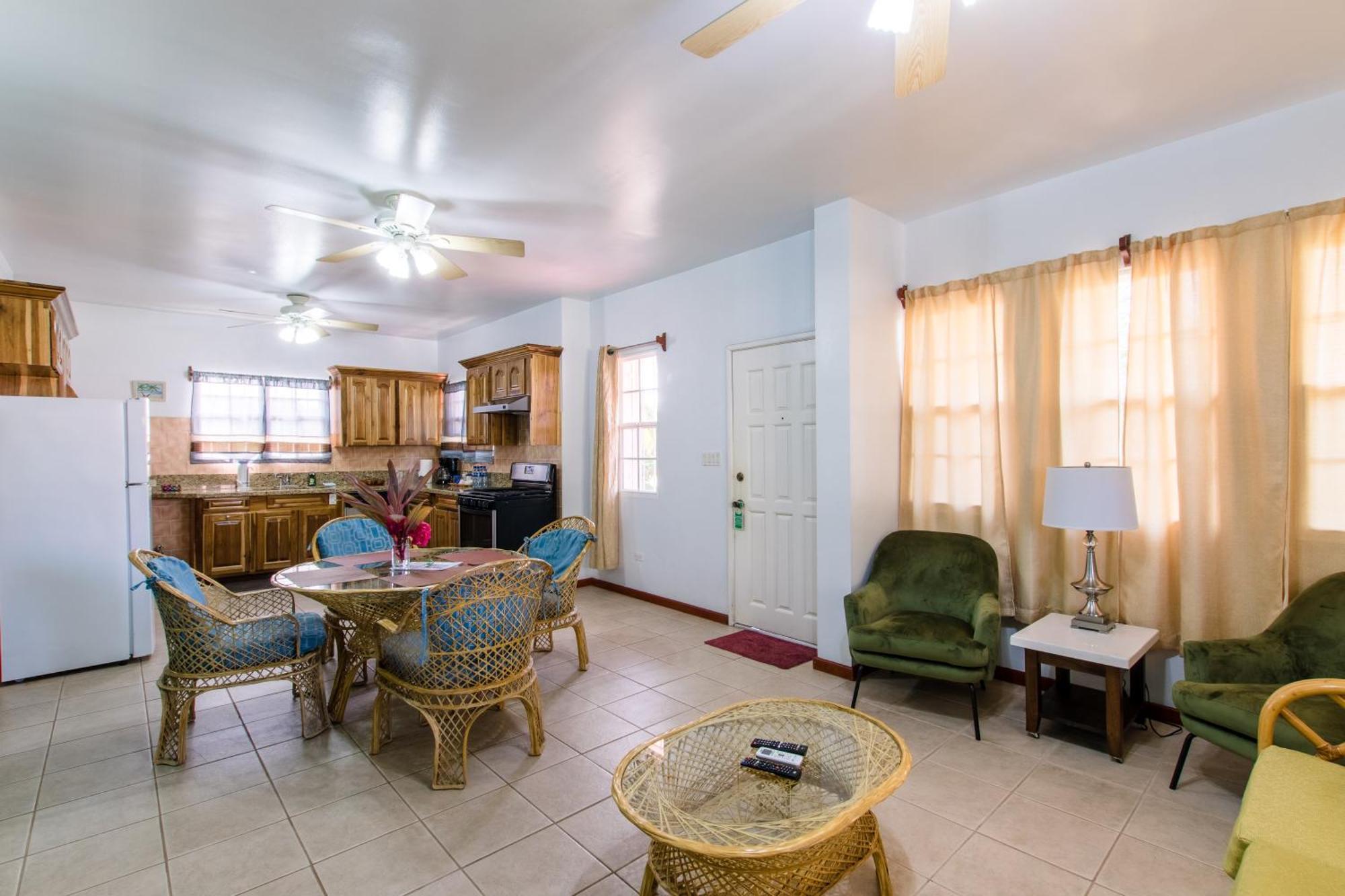 Miramar Suites Placencia الغرفة الصورة